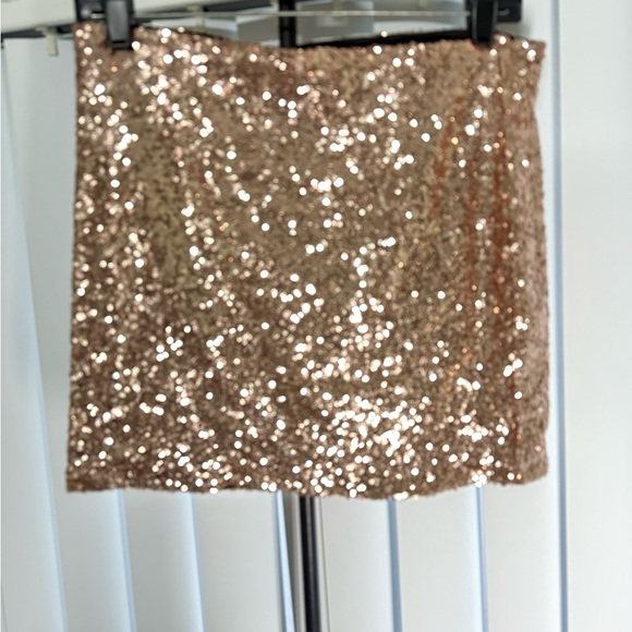 Sparkling Sequin Mini Skirt - Picture 3 of 8